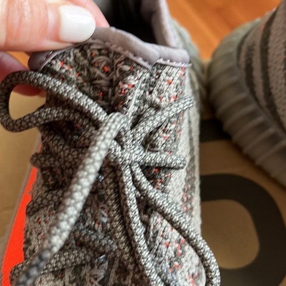 adidas men’s Yeezy Boost 350 V2 Beluga reflective Youth or men’s Size 6 - Picture 8 of 16